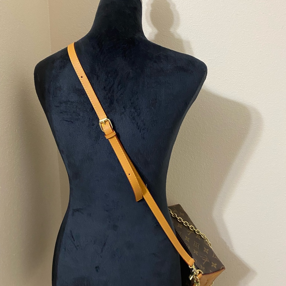 Fashion Mono Italian Leather Gold Hardware Brown Hand/Shoulder/Crossbody Bag - Picture 10 of 15